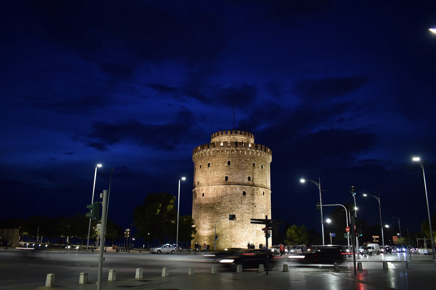 The White Tower of Thessaloniki seen from the seafront